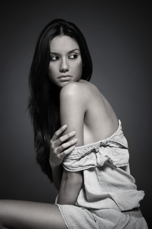 Fotografía de moda con modelo latina.
