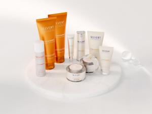 Modelado 3D y render fotorrealista de un bodegon de  productos cosmeticos para campaña publicitaria.